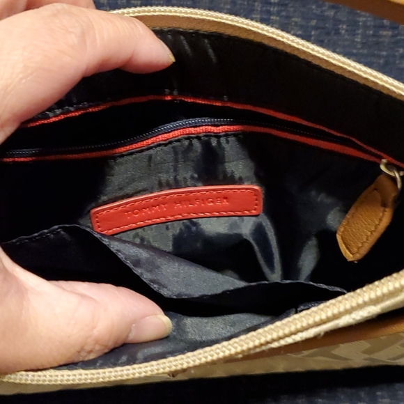 Tommy Hilfiger Crossbody Bag - Picture 4 of 5